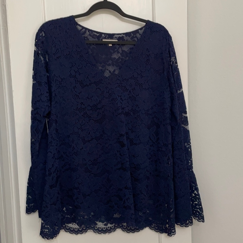 Navy lace top size M long sleeves NWT